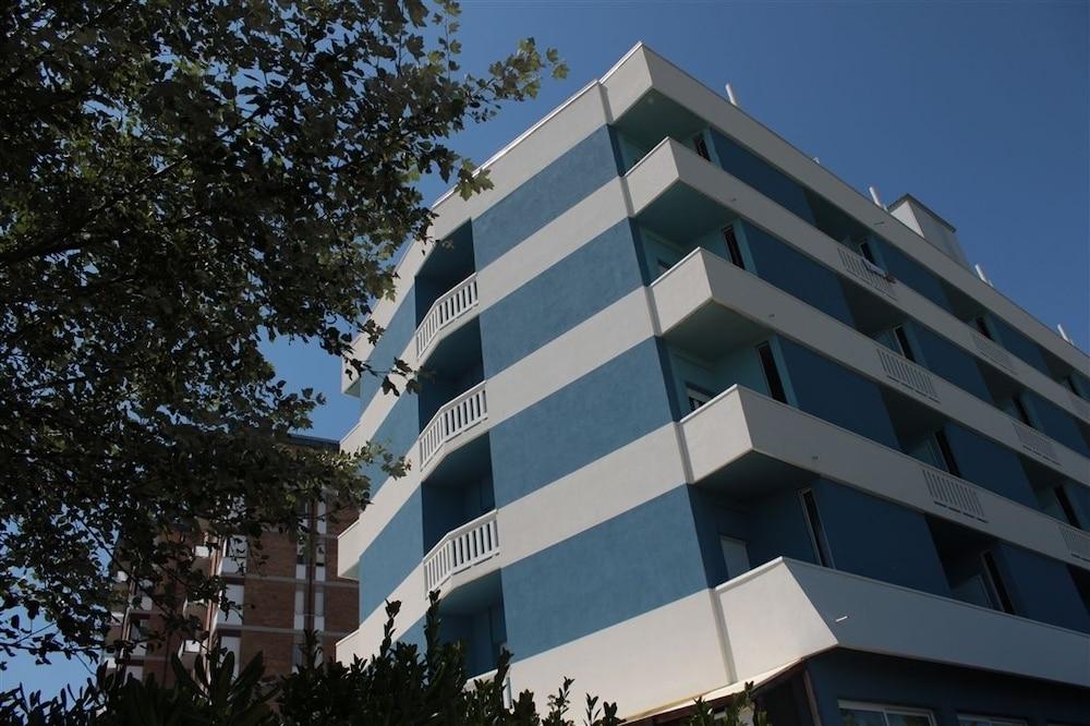 Grand Azzurra Club Hotel 3*