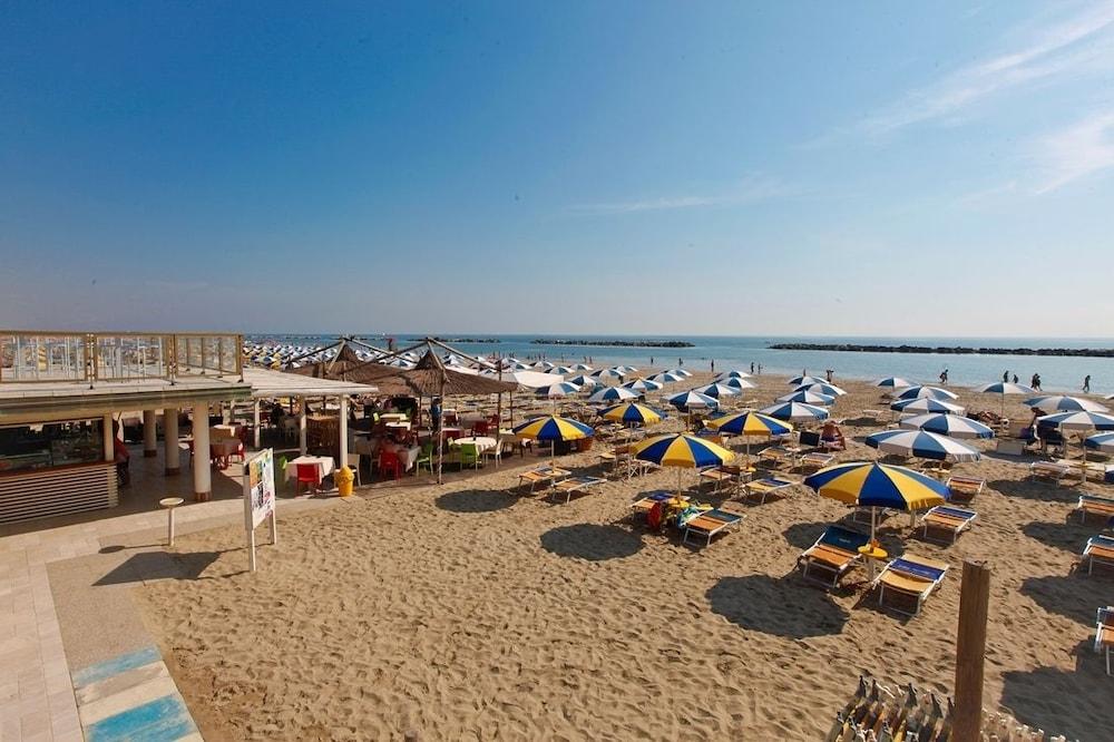 Grand Azzurra Club 3*