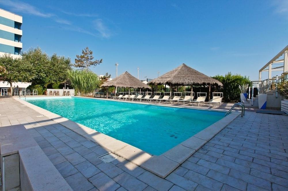 Hotel Grand Azzurra Club