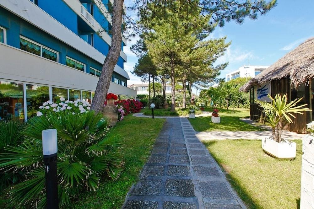 Hotel Grand Azzurra Club Lido Adriano
